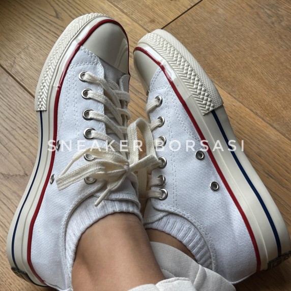 Converse Chuck Taylor All Star Classic Wide Short White