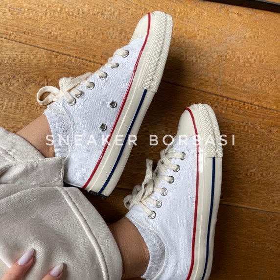 Converse Chuck Taylor All Star Classic Wide Short White