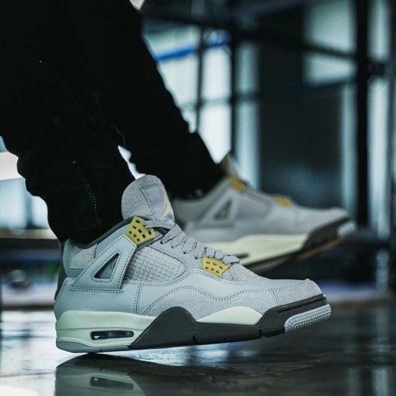 Nike Air Jordan 4 Retro SE Craft Photon Dust