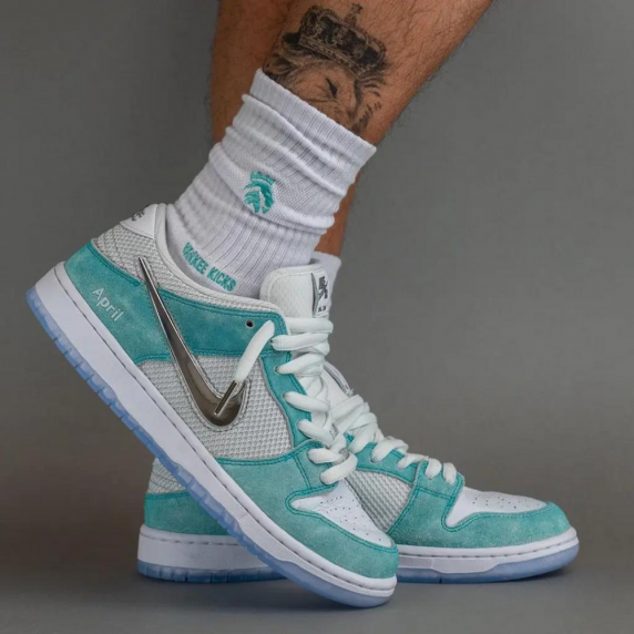 Nike Dunk Low SB 'Turbo Green'