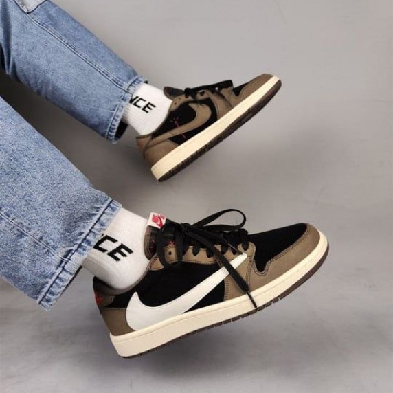 Nike Travis Scott Reverse Swoosh Dark Mocha Elagance