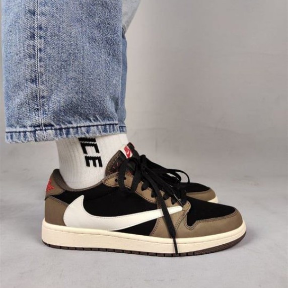 Nike Travis Scott Reverse Swoosh Dark Mocha Elagance