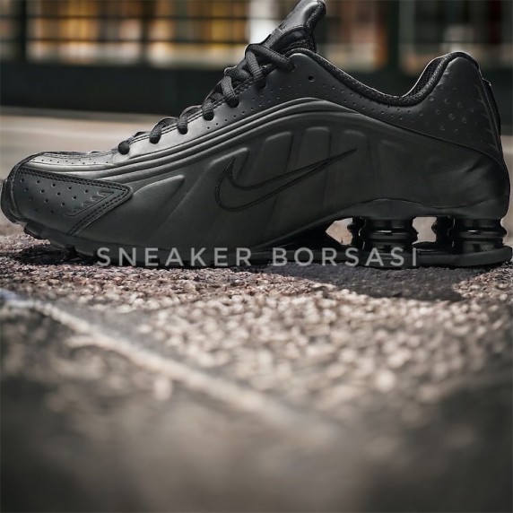 Nike Shox R4 Retro ‘Triple Black’