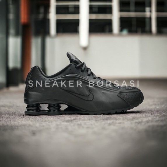 Nike Shox R4 Retro ‘Triple Black’