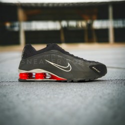 Nike  Shox R4 ‘Black Comet Red’