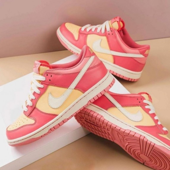 Nike Dunk Low Strawberry Peach Cream