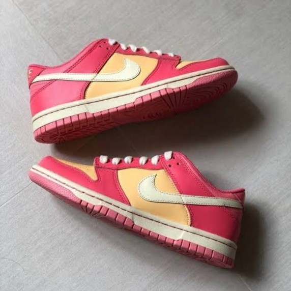 Nike Dunk Low Strawberry Peach Cream