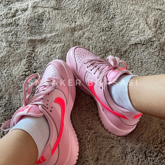 Nike Dunk Low Triple Pink