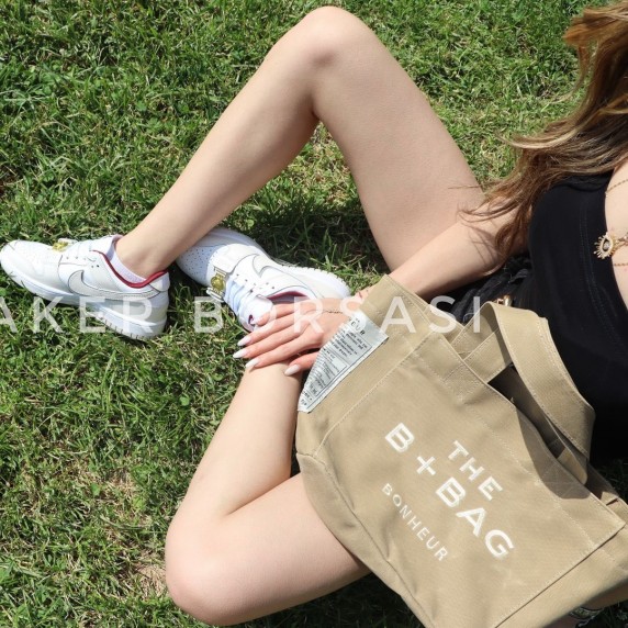 The B + Bag Bonheur Canvas Tote