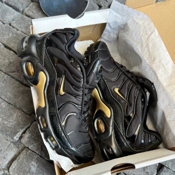 Nike Air Max Plus Black Metallic Gold