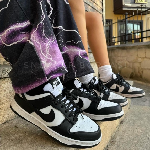 Nike SB Dunk Low Panda